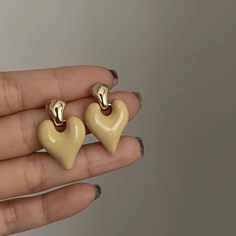 S925 Silver Needle Butter Drop Glaze heart-shaped earrings in ins, with a cold and elegant European and American light luxury feel, exaggerated fashion and individuality, stud earrings full figure