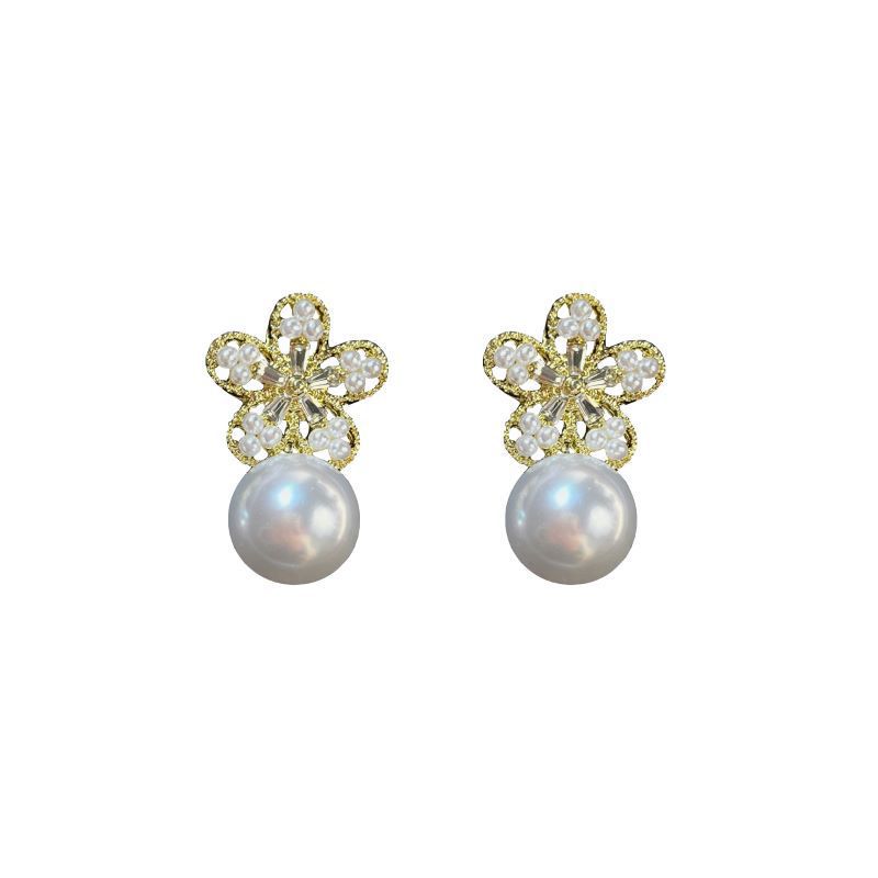 S925 Silver Needle Pearl Cluster Flower Earrings, a new fashionable ear accessory with diamond-encrusted stud earrings that exude the charm of female Internet celebrities Item Picture