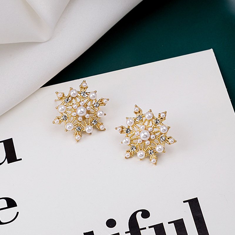 925 Silver needle Sparkling Diamond Snowflake pearl Stud earrings, exquisite Korean internet-famous French light luxury elegant and charming earrings and earrings details Picture