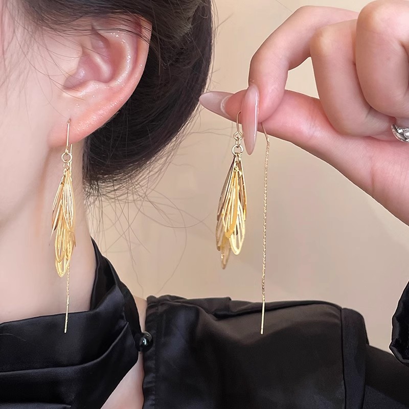 French long wing tassel earrings, a niche design for women with a sense of elegance, fashionable ear studs that accentuate the face, small earrings and earrings Specification drawing