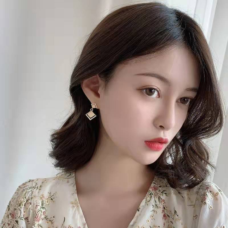 S925 Silver needle square cat's eye earrings for women, simple and versatile stud earrings, unique Korean internet-famous style earrings, fashionable ears Application Scenario