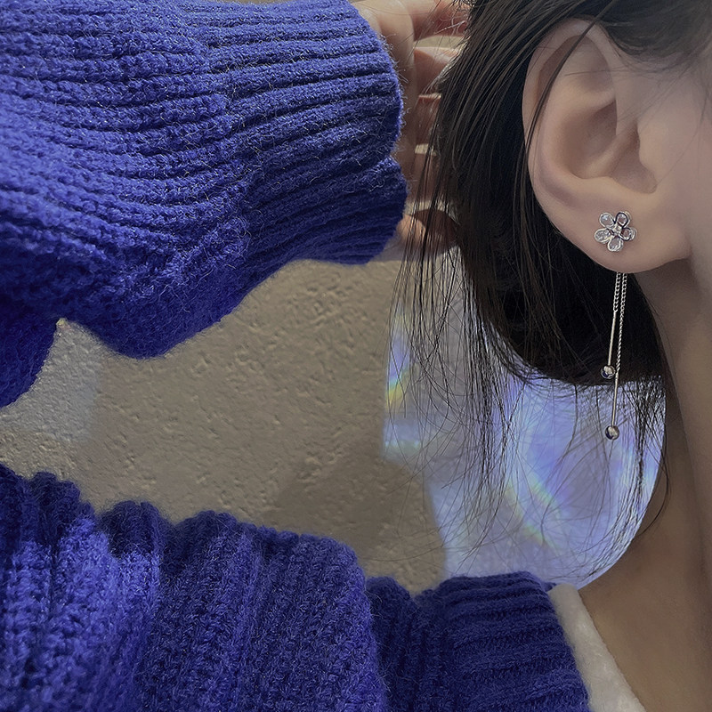 Flower tassel earrings, 2022 new trendy and stylish trendy earrings, women's niche design, cold style stud earrings Application Scenario