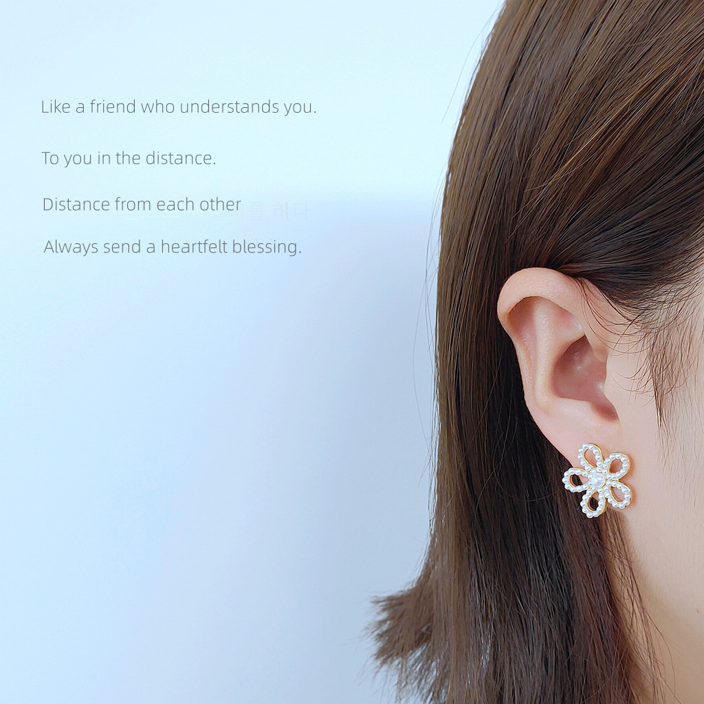 S925 Silver Needle Cross-border New Fresh Small flower Stud style pearl Earrings, plum blossom-shaped pearl stud supply factory Application Scenario