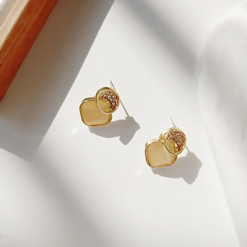 S925 Silver Needle Korean cat's Eye Stone high-end diamond-encrusted stud earrings, new diamond-encrusted trendy and stylish small stud earrings Specification drawing