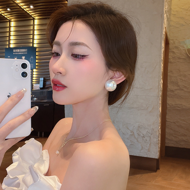 s925 Silver Needle Exaggerated Large pearl earrings for women, Dongdaemun, South Korea, fashionable and versatile, simple stud earrings, elegant earrings full figure