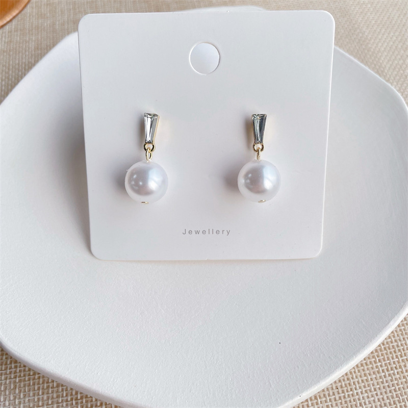 Simple and elegant pearl earrings, new trendy French style, silver needle stud earrings, high-end earrings, retro style earrings details Picture
