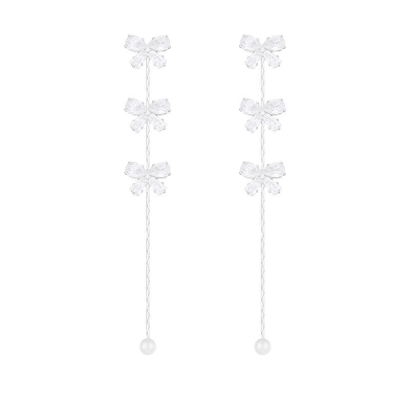 The new Korean version bow tassel earrings for autumn and winter exude a sense of high-end elegance and refinement. The earrings are in a cool and individualistic style Item Picture