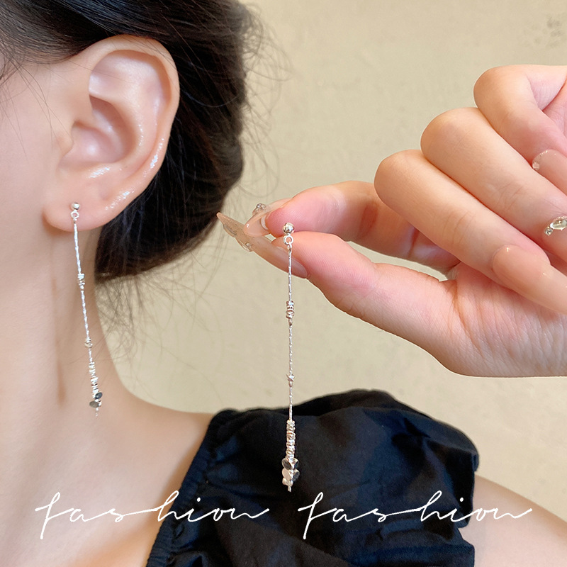 New Chinese-style silver pendant long tassel earrings, a niche design for women, exudes a sense of high-end, light luxury and grandeur. Silver needles full figure