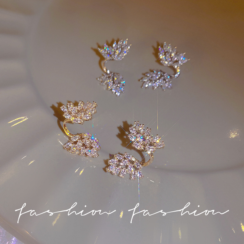 Light luxury zircon butterfly earrings, niche design, high-end feel, unique stud earrings, exquisite earrings for female Internet celebrities and socialites wholesale full figure