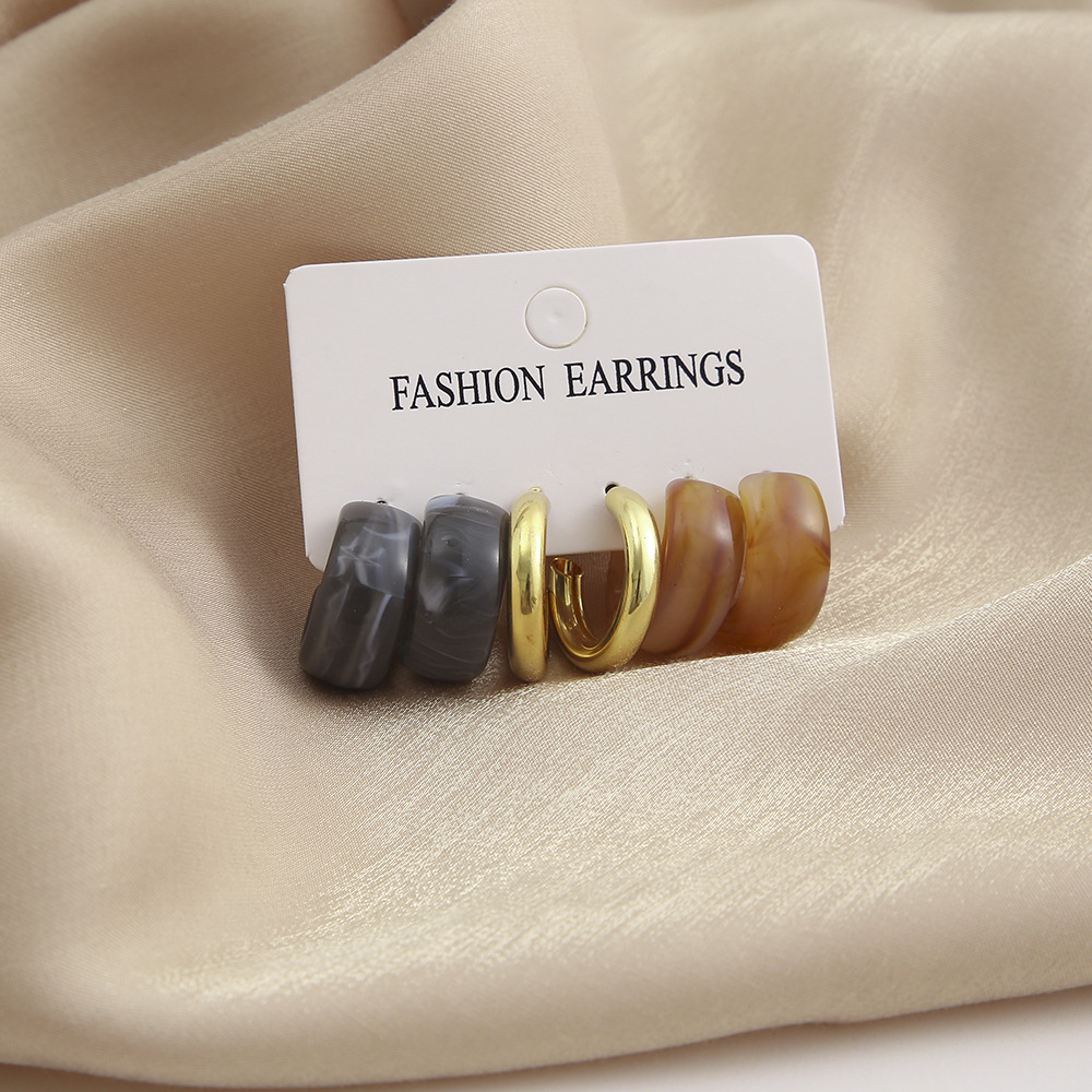 Wholesale of 3-pair creative retro C-shaped letter alloy earrings with a new cross-border acetic acid board from Europe and America Application Scenario