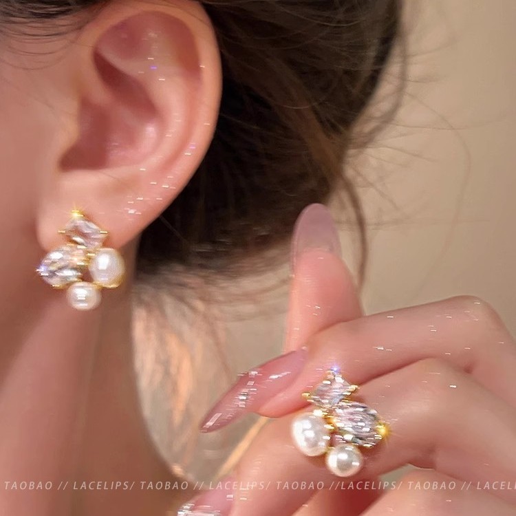 Xiaoxiang square pearl stud earrings, women's micro-inlaid zircon, high-end and versatile, elegant, niche and light luxury earrings full figure