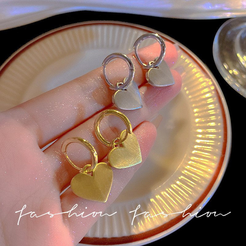 Korean-style matte gold simple heart-shaped ear buckles, female Internet celebrity's unique and fashionable design sense earrings and pendants accessories Specification drawing