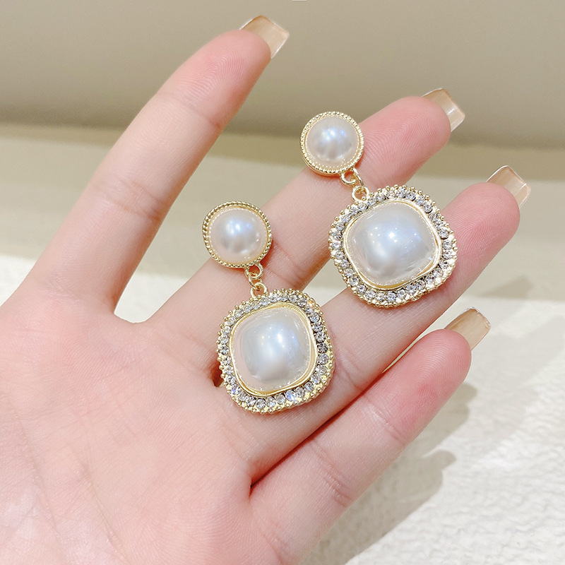 S925 silver needle vintage earrings from Dongdaemun, South Korea, women's niche sparkling diamonds, internet-famous style stud earrings, cold and elegant style pearl full figure