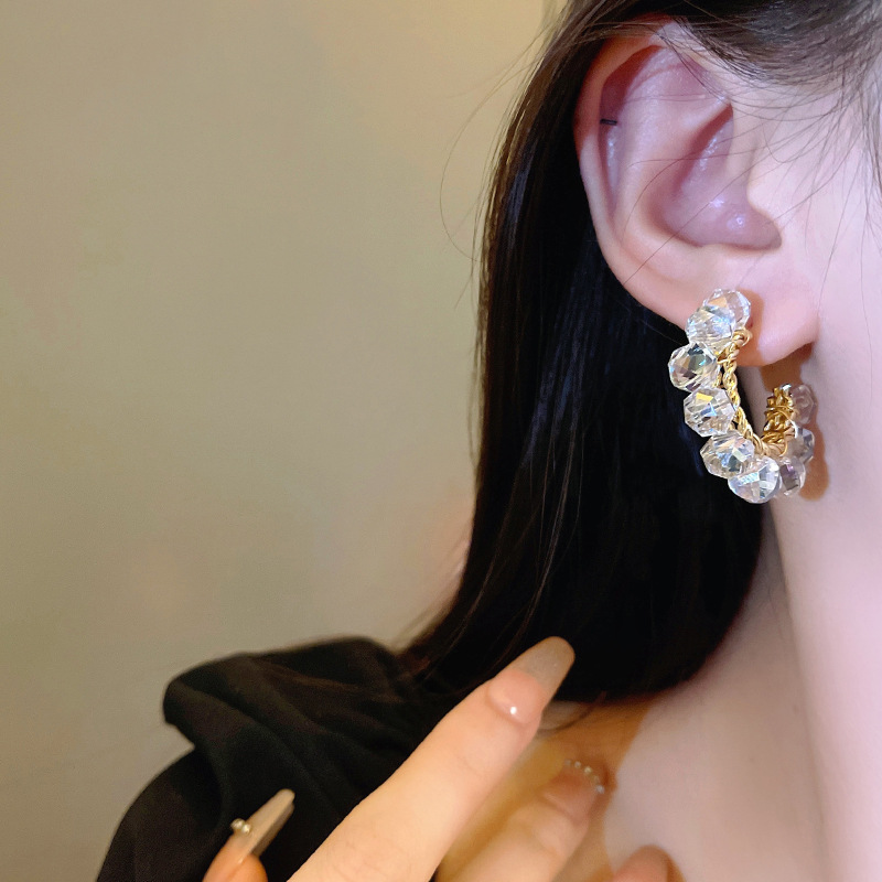 Korean C-shaped earrings, a new trend of high-end and trendy earrings in 2023, with a cold and elegant style that exudes the charm of a socialite details Picture
