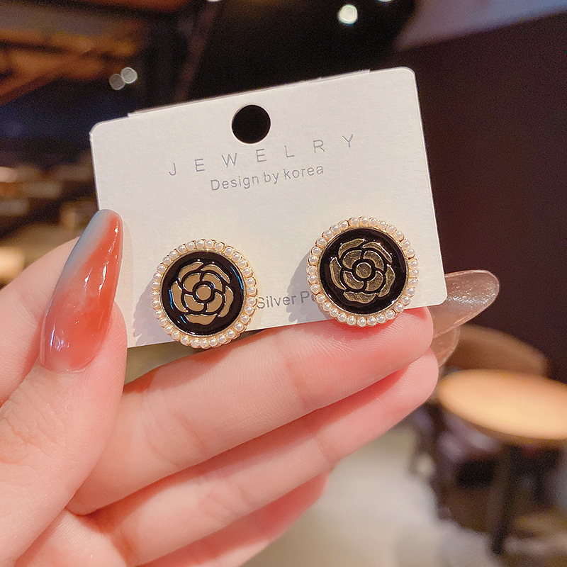 S925 Silver Needle New Style personalized oil-dripping circle rose earrings, the same as the trendy female Internet celebrity's simple and elegant stud earrings full figure