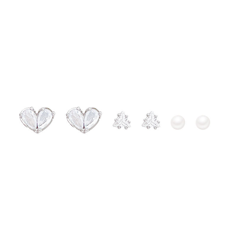 Heart-shaped ear studs for ear piercing, no need to remove. Sparkling Zircon cochlear ear bone studs, a unique, simple and high-end commuter ear accessory for women Item Picture