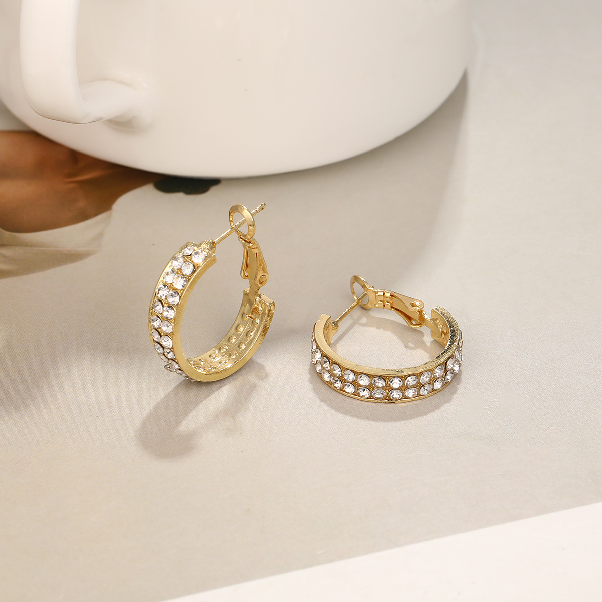 Cross-border bestsellers, niche design sense, super dazzling ring earrings, high-end light luxury stud earrings, and elegant diamond-encrusted ear rings Application Scenario