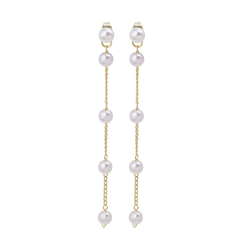 The long pearl chain tassel earrings from Dongdaemun, South Korea, are elegant and stylish. They can be worn in pairs with stud earrings Item Picture