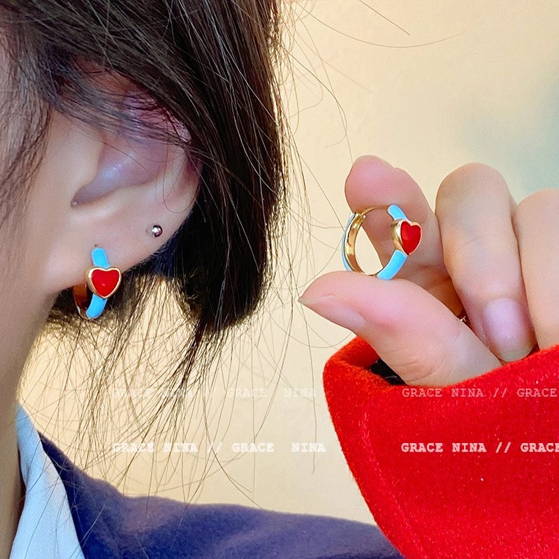 French red glazed heart-shaped stud earrings, a niche design for women, are fashionable and versatile. They exude a sense of sophistication and are personalized earrings for spring and summer full figure