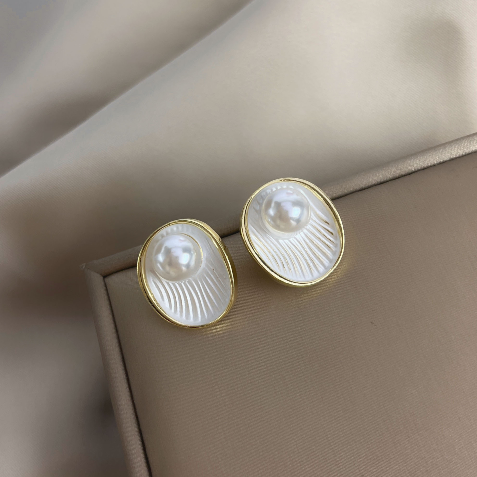 S925 Silver Needle French Style glazed shell pearl Stud earrings for women, new simple and niche design style elegant earrings Application Scenario