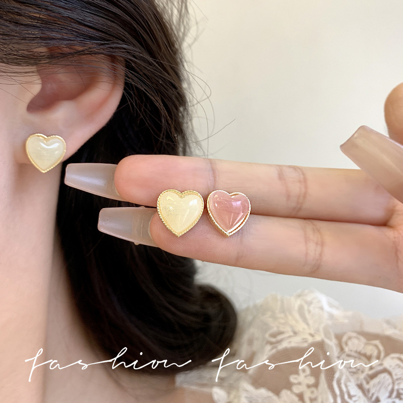 925 Silver Needle Unique, small and exquisite heart-shaped stud earrings, niche, simple and versatile, commuting high-end design earrings for women details Picture