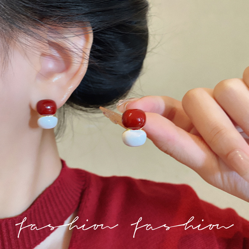 Ankola red versatile and fashionable earrings, popular steamed bun earrings, exaggerated and high-end, unique and elegant, stud earrings for women full figure