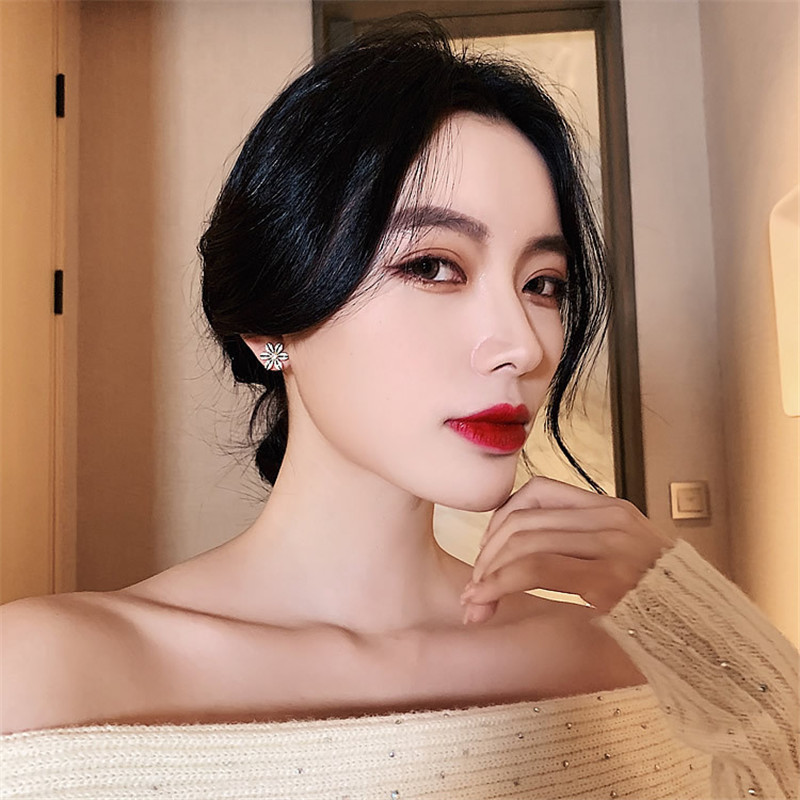 S925 Silver Needle Mini Fragrance Lily Flower Stud Earrings, a new versatile Korean women's short and stylish ins earrings details Picture