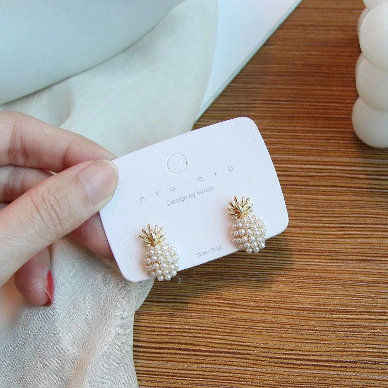 S925 Silver Needle Pineapple Pearl Earrings, French retro style earrings, a new trendy fruit earrings for women with a trendy and elegant look Application Scenario
