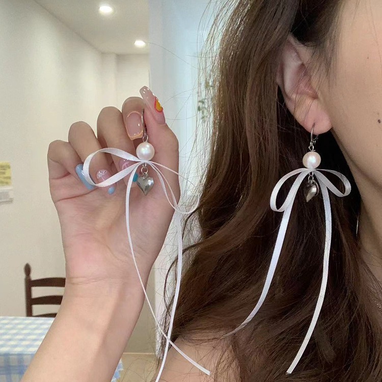 The same design as South Korea's Cho Mi-yeon, featuring high-end Instagram-tied bow earrings, stud earrings, bell pendants and ribbon for women Application Scenario