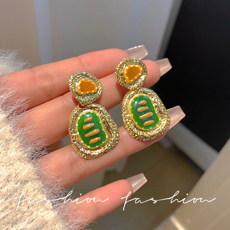 925 silver needle vintage diamond-encrusted geometric earrings, a retro and high-end court style earring, a personalized and elegant bestsellers of earrings full figure