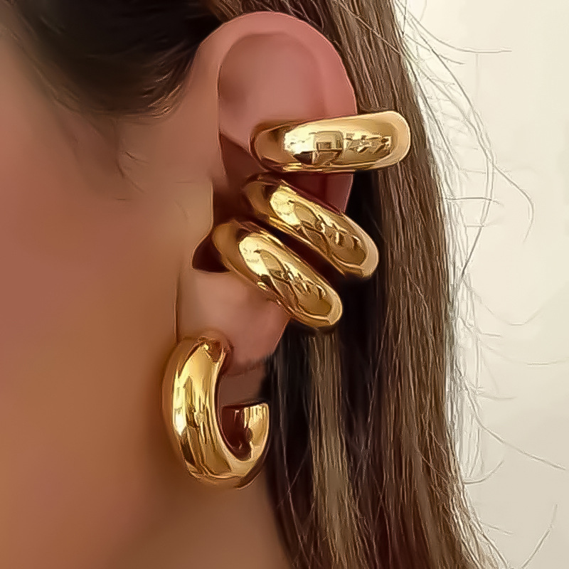 New fashionable thick cylindrical tube hollow ear clip earrings from Europe and America, simple 18k plated, no ear holes, ear bone clip full figure