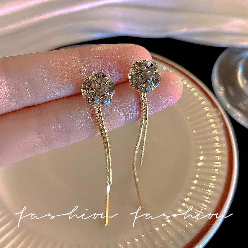 High-end grey S925 silver needle stud tassel long cold style earrings 2023 New trendy light luxury earrings for women Specification drawing