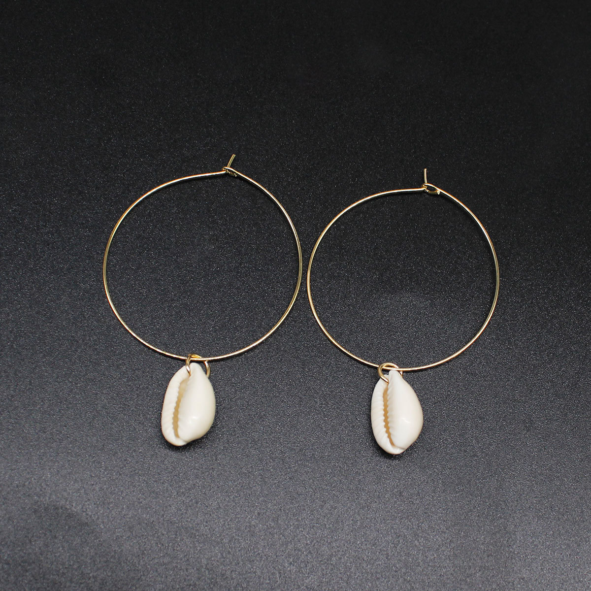 Exaggerated, fashionable and natural shell earrings from Europe and America, new style for women, personalized and elegant stud earrings details Picture