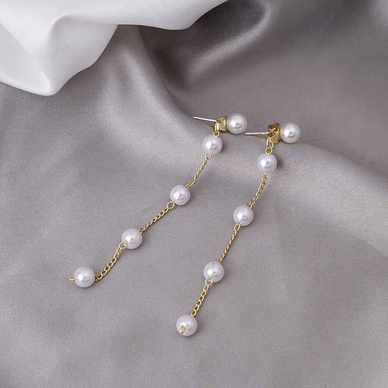 The long pearl chain tassel earrings from Dongdaemun, South Korea, are elegant and stylish. They can be worn in pairs with stud earrings Specification drawing