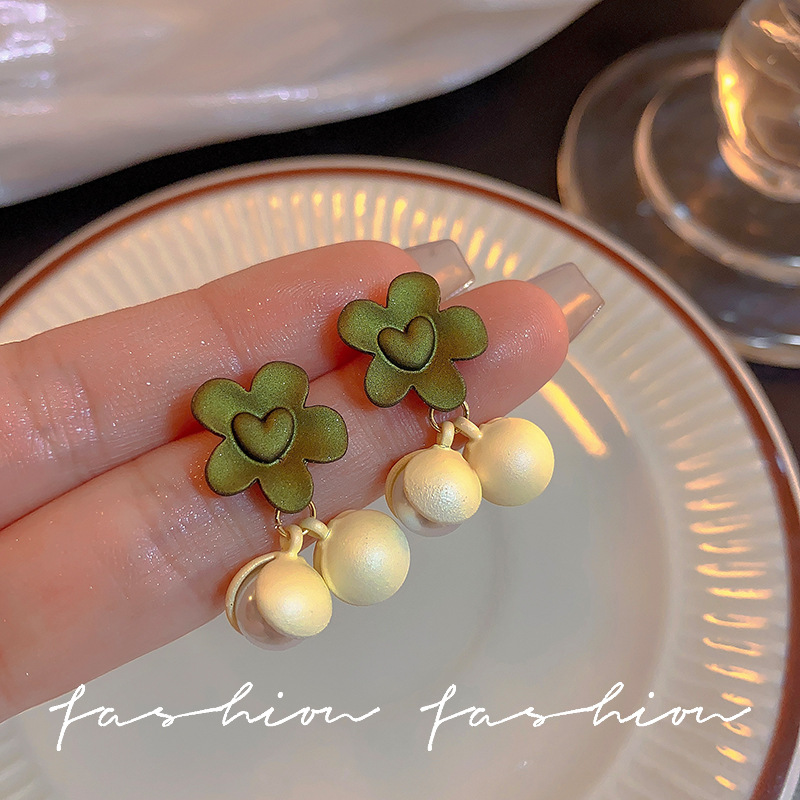 s925 Silver Needle, fresh and delicate heart-shaped pearl stud earrings, a popular summer earring for women in the forest style, a new trend in 2025 details Picture