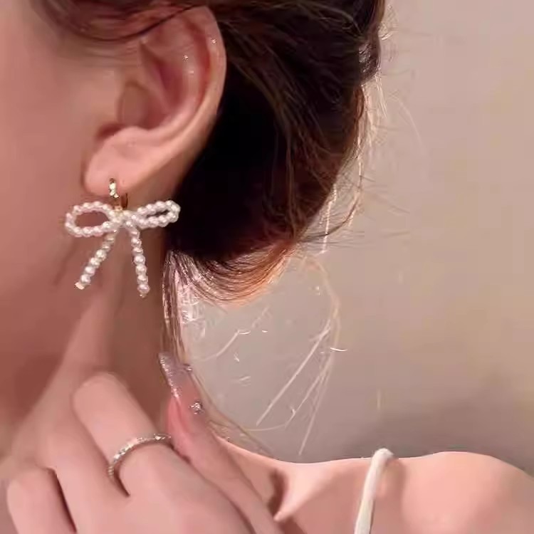 French elegant style bow pearl earrings 2025 new bestseller, high-end earring, women's retro earrings and pendants Specification drawing