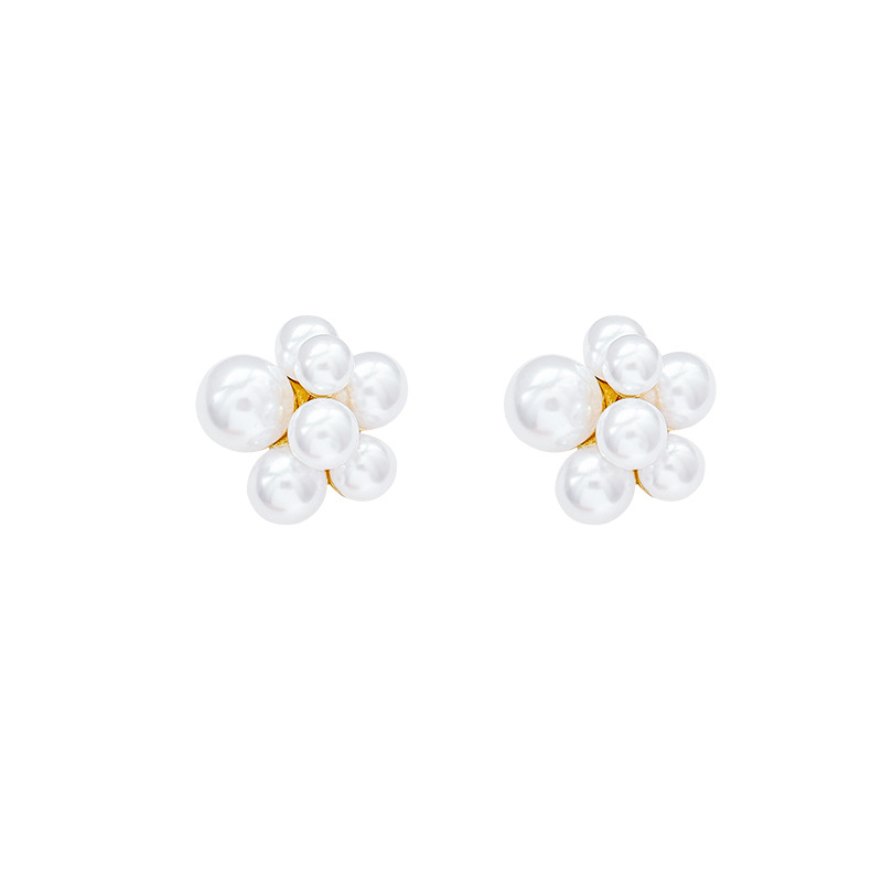 Korean elegant and exaggerated pearl stud earrings, French and Hong Kong-style classic earrings, versatile flower earrings Item Picture