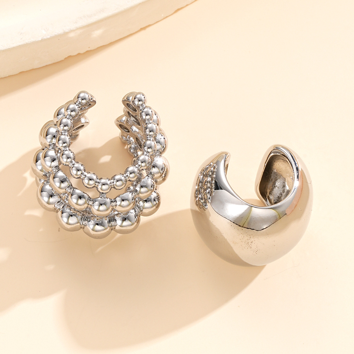 A new cross-border creative and exquisite C-shaped semi-circular beaded ear clip, a fashionable accessory and a set of high-end copper earrings for women Specification drawing