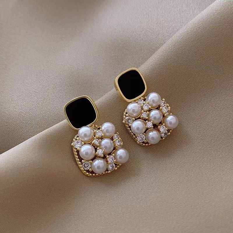 Korean square pearl earrings for women, retro Hong Kong style, hollowed-out style, high-end design sense, stud earrings full figure