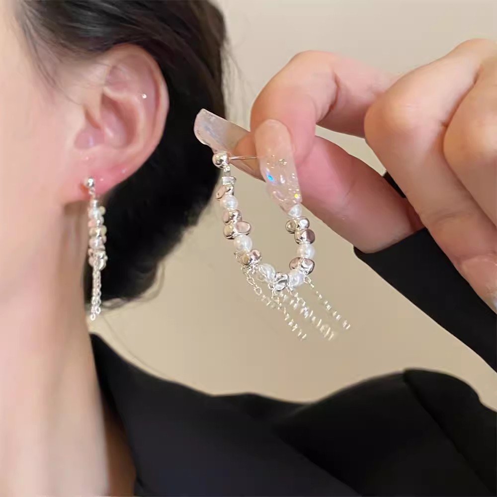 New retro and light luxury pearl beaded irregular style, cold and elegant Su earrings, silver patchwork earrings full figure