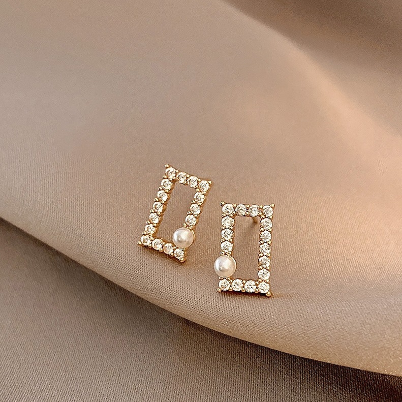 S925 Silver Needle Korean small pearl New trendy geometric square pearl bright diamond stud earrings for women Application Scenario