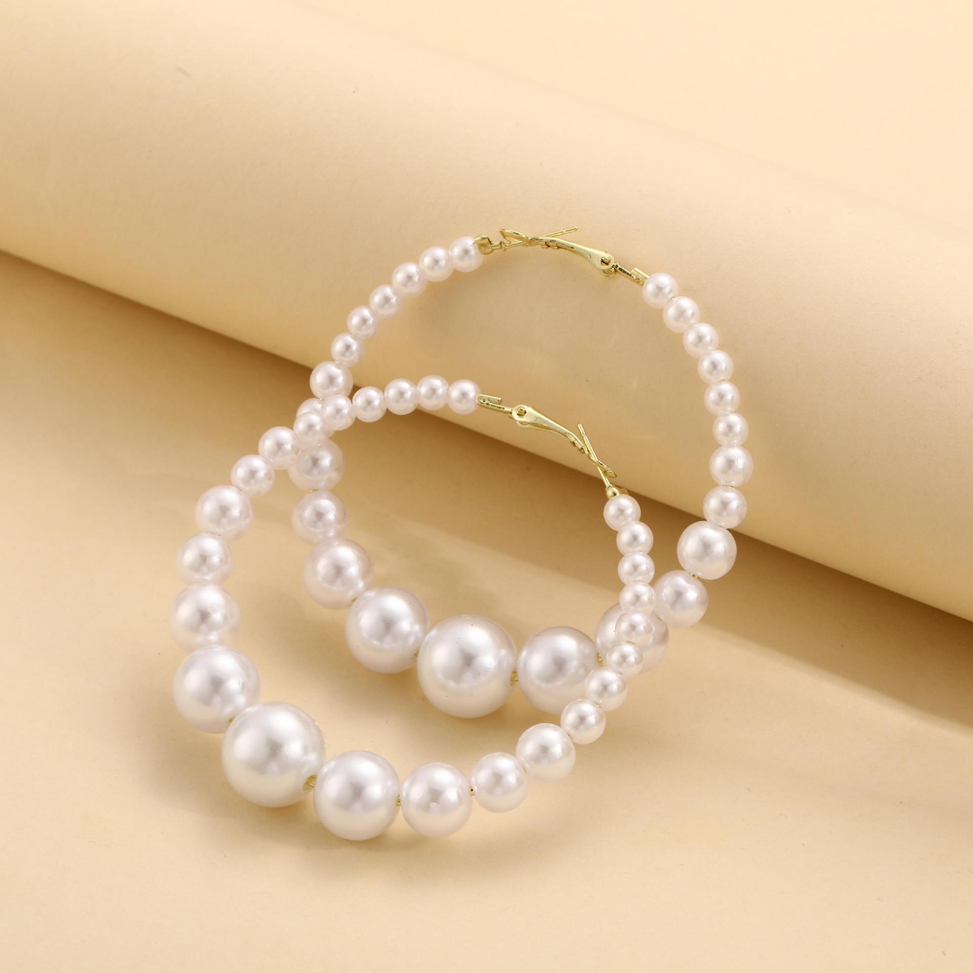 New cross-border artificial pearl round ear rings from Europe and America, exaggerated, individual, high-end, irregular and retro earrings Specification drawing