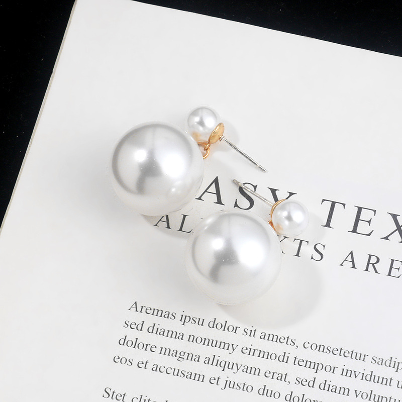 S925 Silver Needle new Korean-style large pearl earrings for women, French retro elegance, a trendy and exaggerated earpiece Application Scenario