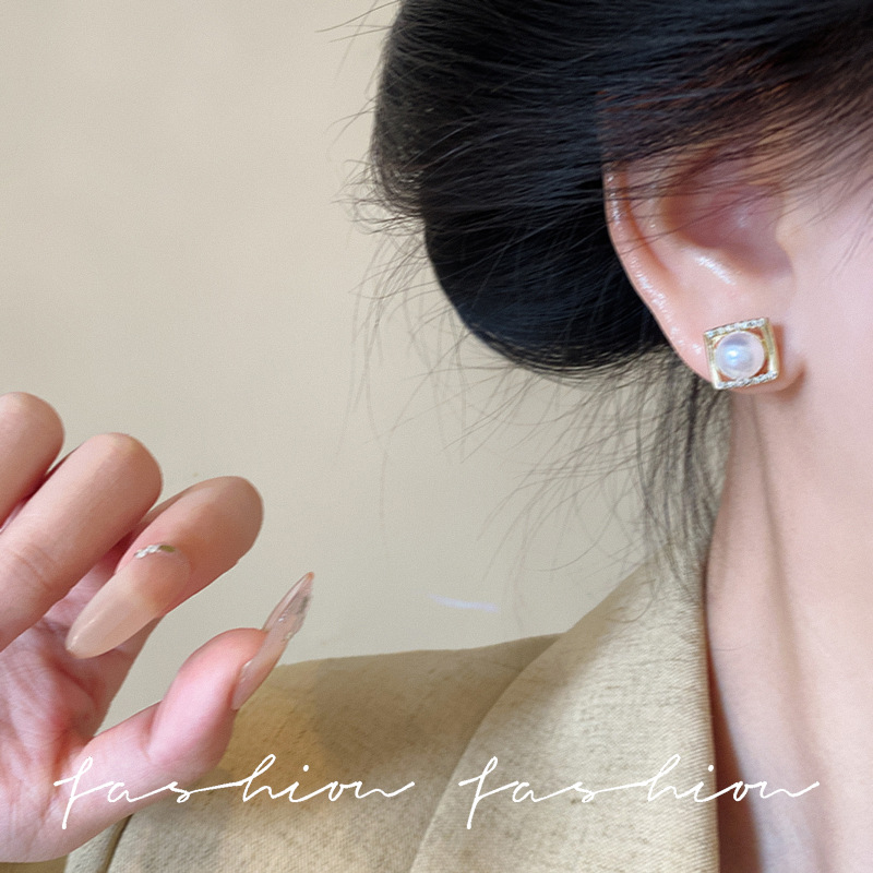 S925 silver needle French light luxury high-end diamond-encrusted pearl square small stud earrings, gentle and fashionable for women Application Scenario