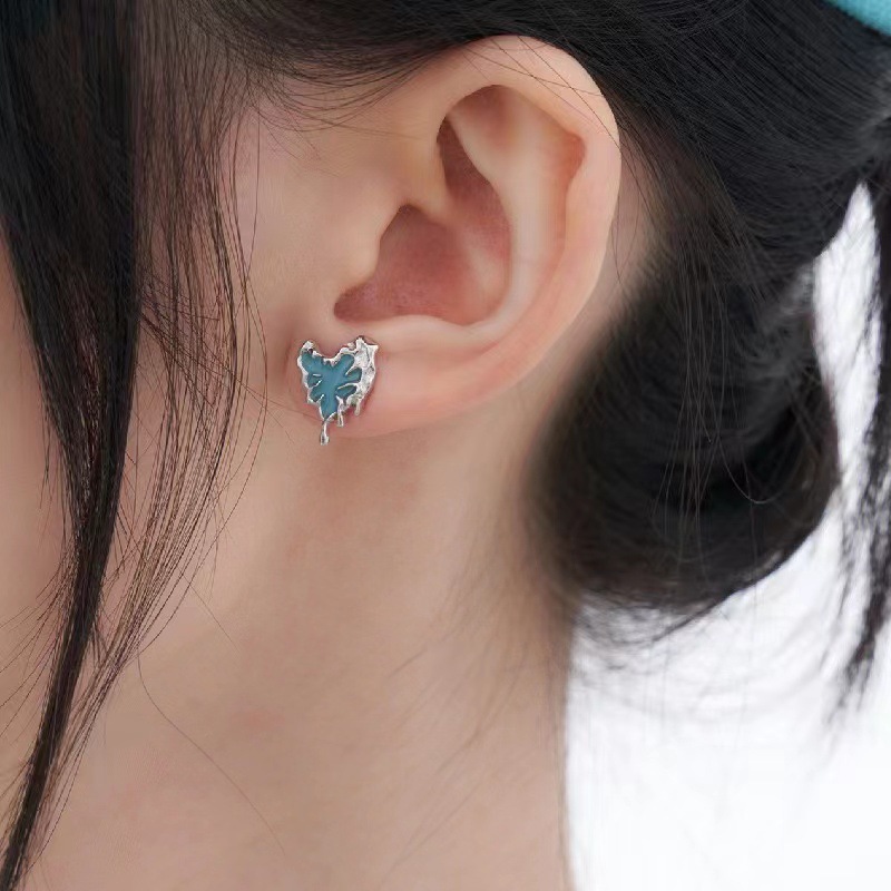 S925 Silver Needle blue heart-shaped earrings with a niche design, broken heart-shaped stud earrings, heart-shaped water drop earrings for women Application Scenario