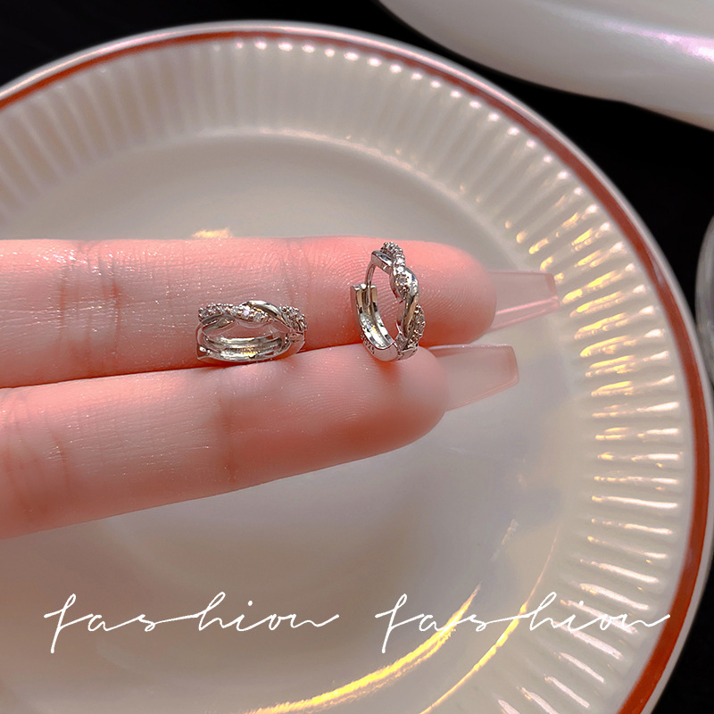 Micro-inlaid zircon circular ear buckle women's Japanese and Korean simple and elegant light luxury earrings, niche design ear care accessories wholesale Specification drawing