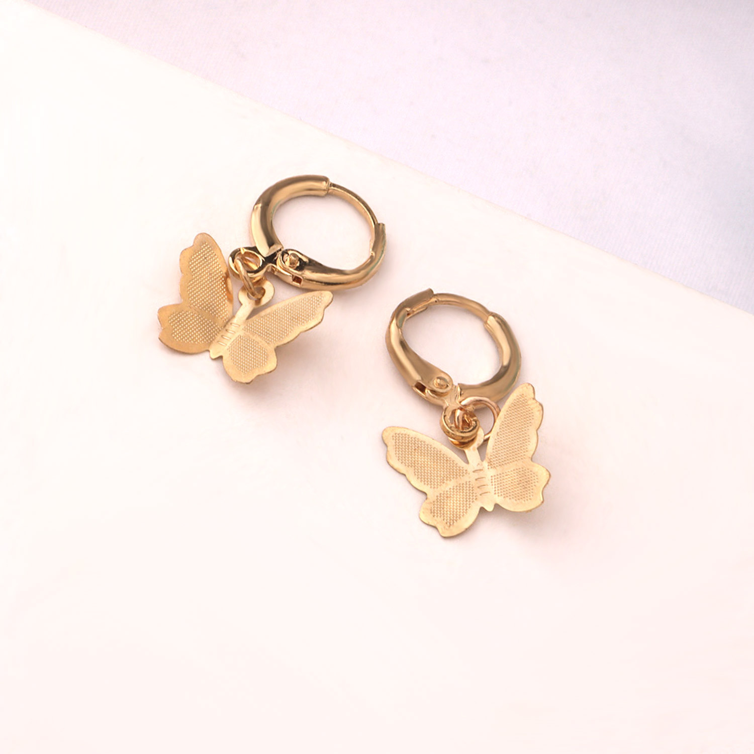 European and American cross-border jewelry alloy hollowed-out butterfly earrings and earrings, women's fashion trend exaggerated geometric grand earrings Application Scenario