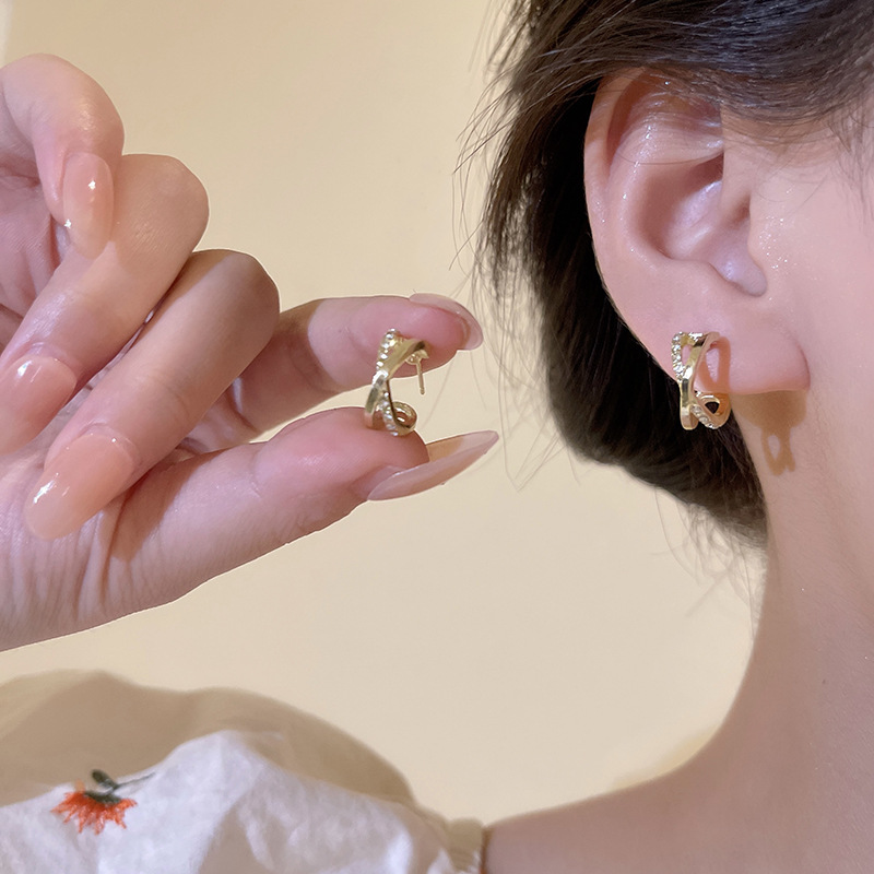 Cross-stud feminine texture light luxury earrings 2023 new trendy ins Korean version diamond-encrusted earrings wholesale details Picture