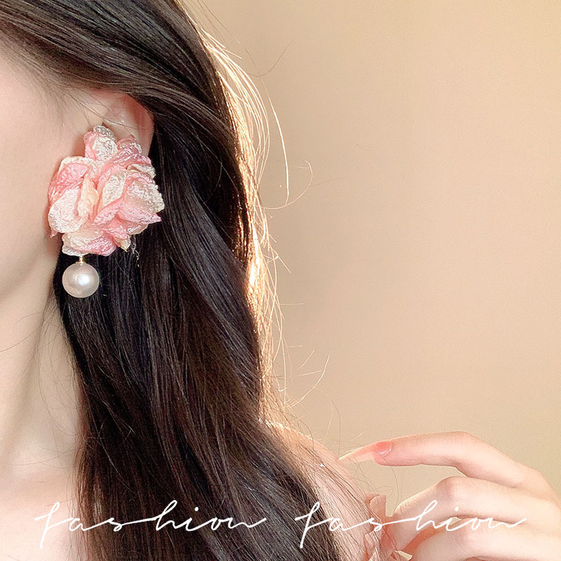 Pink mesh flower exaggerated ear studs, super fairy-like dopamine earrings, new trendy and best-selling earrings, niche for women Application Scenario