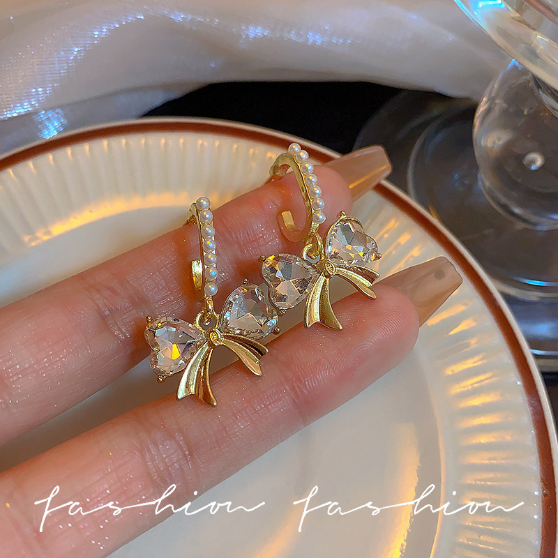 Elegant zircon butterfly crystal earrings for women, new trendy pearl stud earrings from Japan and South Korea, versatile, high-end and exquisite earrings details Picture
